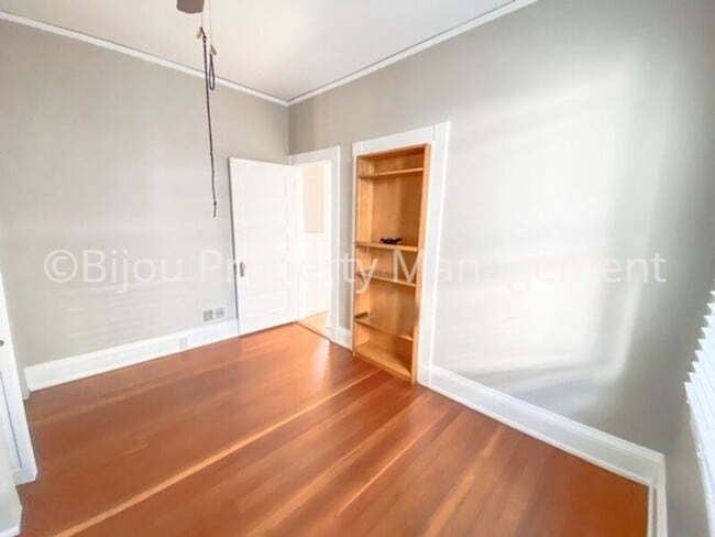 Building Photo - 311 E Del Norte St