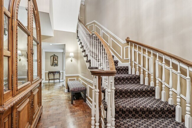 Building Photo - 19 Landmark St