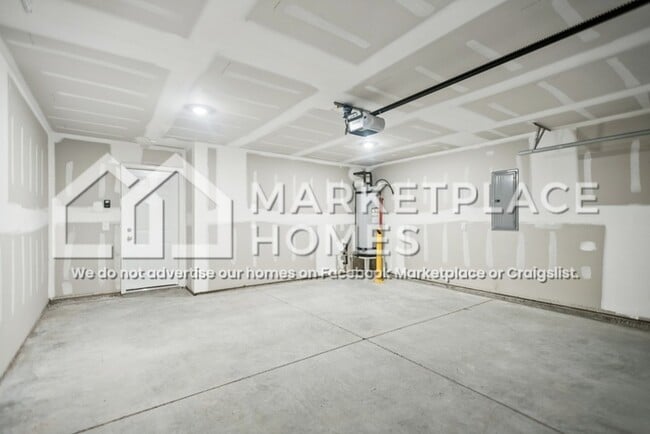 Building Photo - 400 Arrowhead Dr