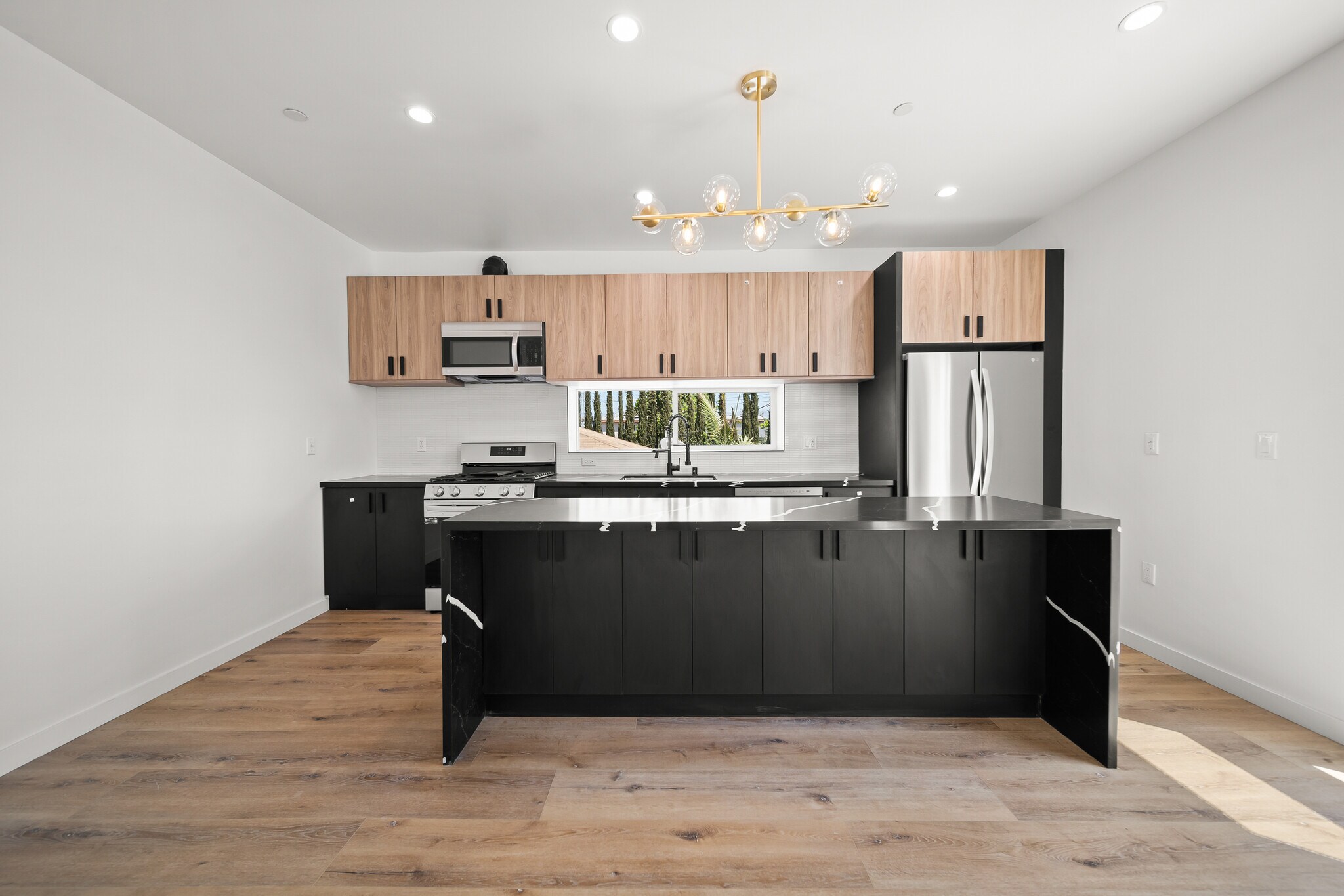 Building Photo - 6049 Craner Ave