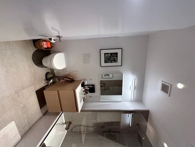 Building Photo - 189 Conover St