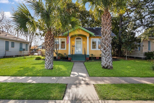 Building Photo - 4823 Fannin Dr