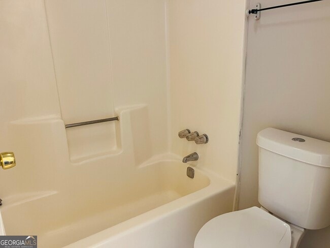 Building Photo - 1522 Paces Ferry N Dr SE