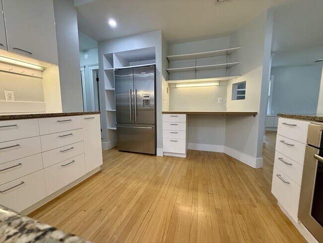 Building Photo - 174 Maplewood St