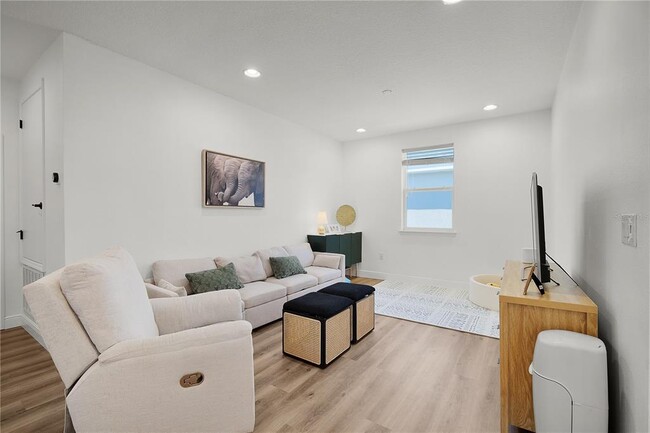 Building Photo - 15419 Uglis Aly