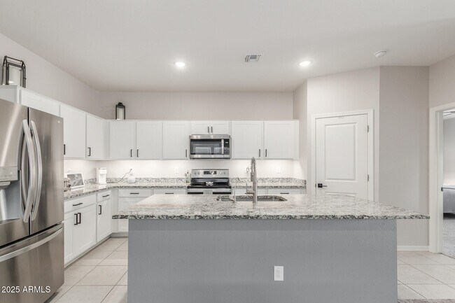 Building Photo - 4198 E Reynolds Dr