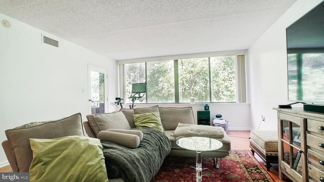 Building Photo - 19 Rock Hill Rd