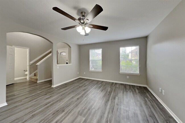 Building Photo - 16127 Hilton Head Ln