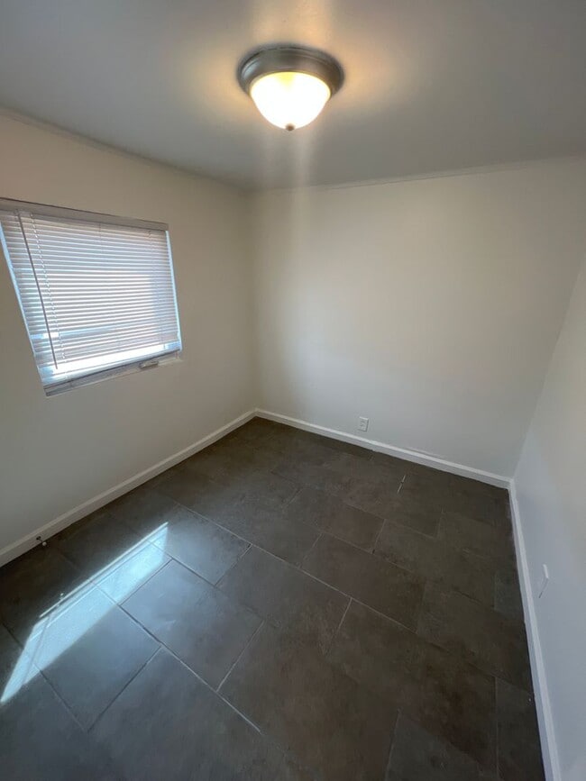 Building Photo - Cute Casita Style Living in historic Albuquerque 1 Bedroom 1 Bath.