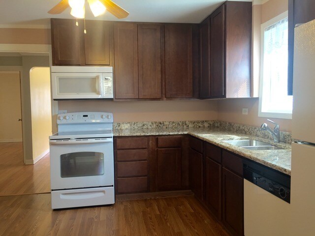 Kitchen - 5042 N Mango Ave
