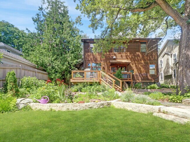 Building Photo - Gorgeous 4 bedroom home in Linden Hills