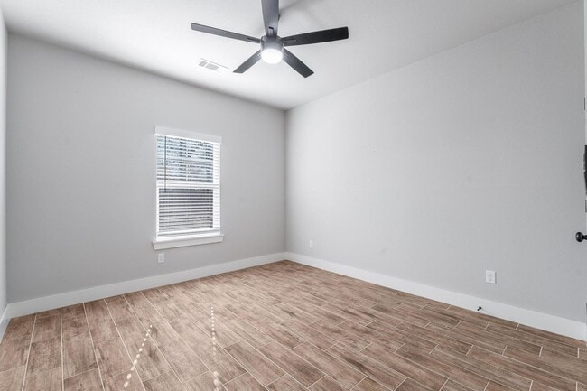 Building Photo - Welcome to this stunning 3-bedroom, 2-bathroom home that boasts a range of high-quality features ...