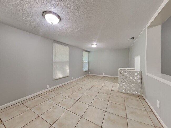 Building Photo - 5950 El Morro Dr S