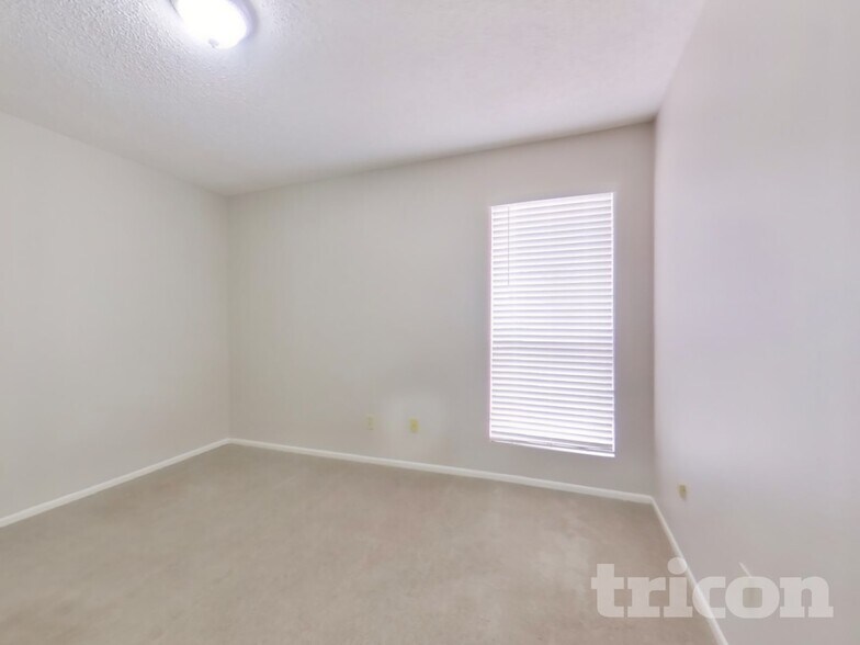 Building Photo - 9607 N 88th Dr