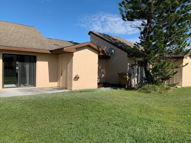 Building Photo - Beautiful and Updated 2/2 in Kissimmee