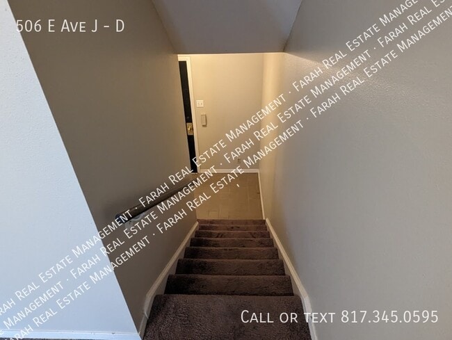 Building Photo - 506 E Avenue J