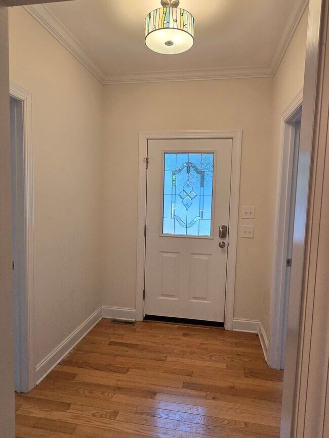Building Photo - NEW LISTING!!!!!