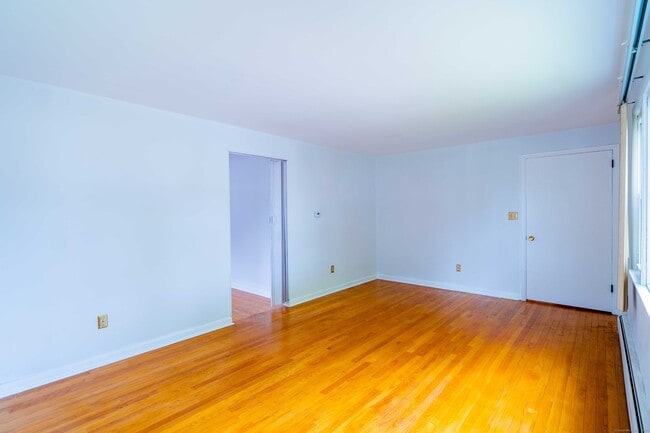 Building Photo - 326 Grovers Ave
