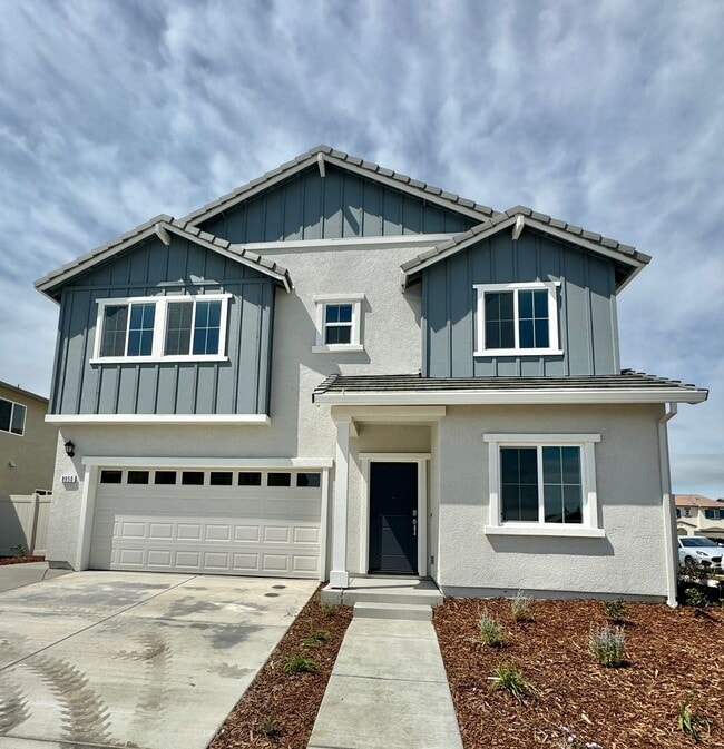 Building Photo - FOUR-FIVE/OFFICE BEDROOM THREE BATHROOM SE...