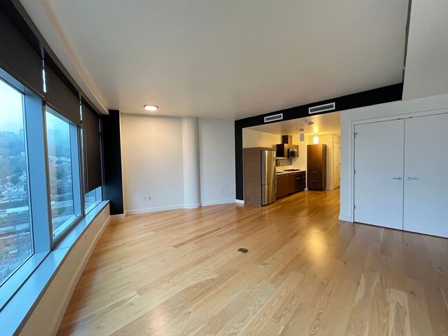 Building Photo - Beautiful Studio W/ View - The John Ross B...