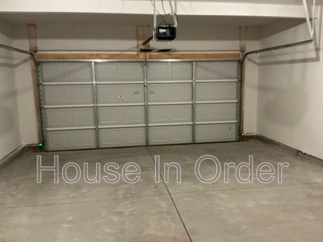 Building Photo - 41 Silverthorne Ct