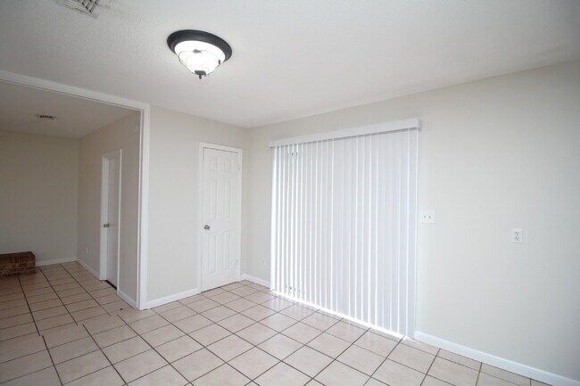 Building Photo - Hamilton Bridge Estates 3BR Brick Home Near Hwy 90, No Carpet & Open Living Space