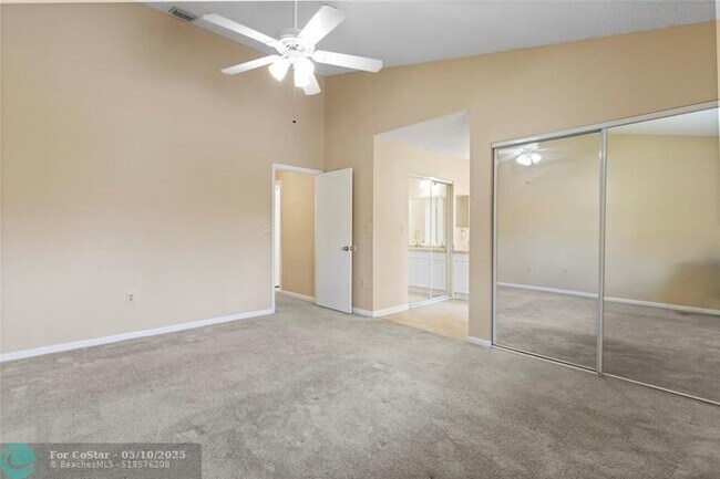 Building Photo - 640 N University Dr