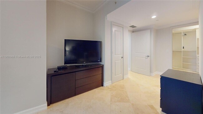 Building Photo - 3101 S Ocean Dr