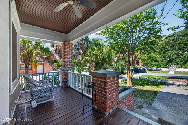 Building Photo - 1555 Belmonte Ave