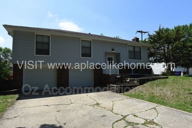 Building Photo - 1105 W Elm Terrace