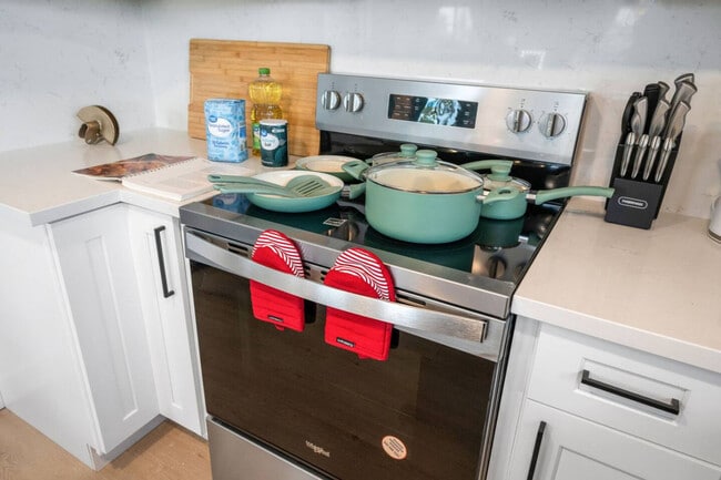 Building Photo - 5048 Bluff Pl