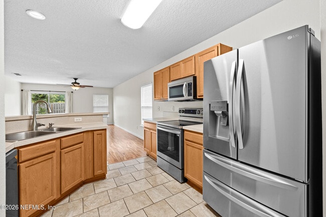Building Photo - 136 Brookfall Dr