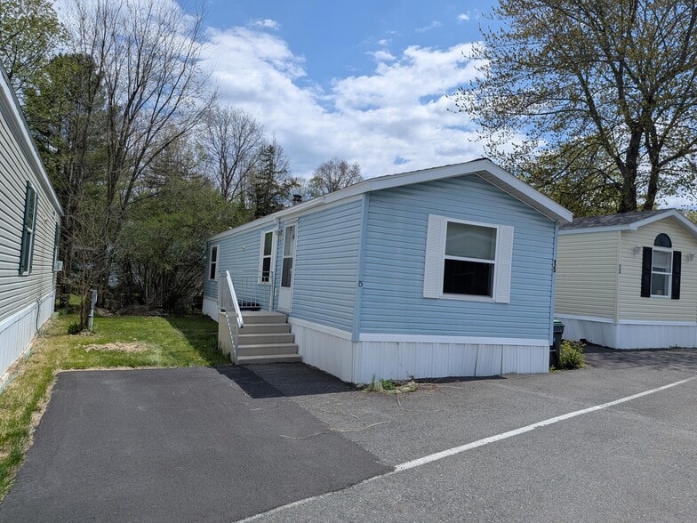 Building Photo - 15 Krista Ln