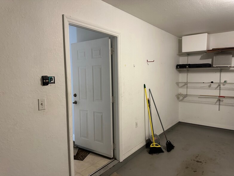 Garage - 7405 Vista Way