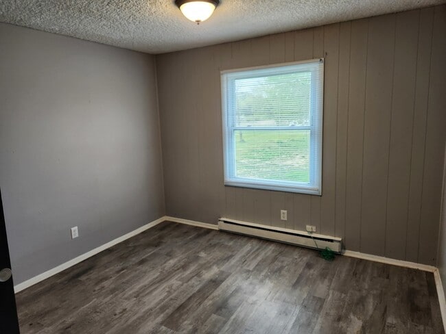 Building Photo - 203 S Maple St