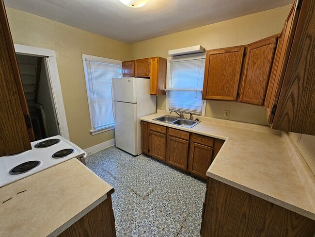 Building Photo - 3 bedroom, 2 bath house