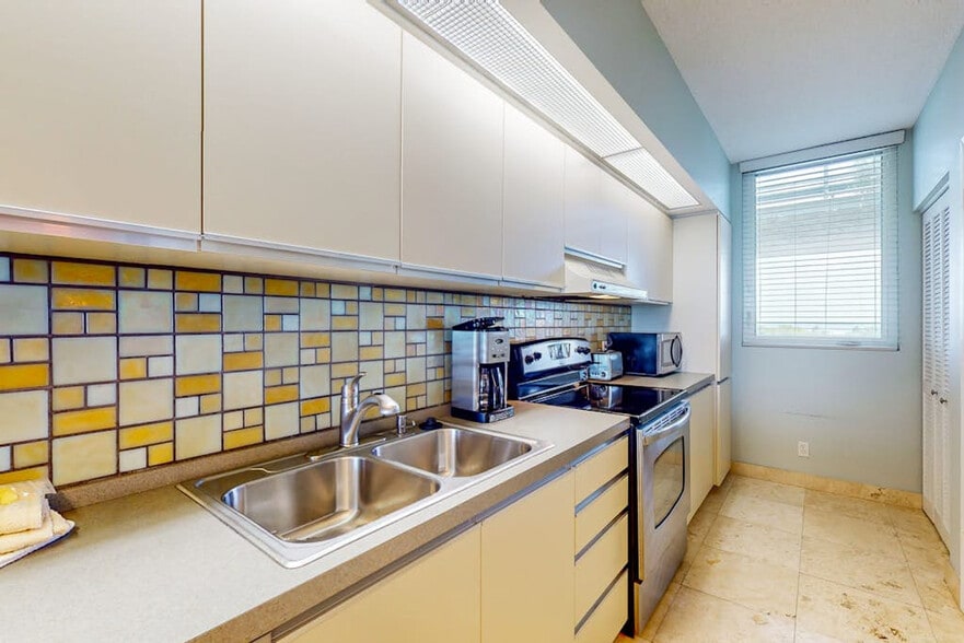 Building Photo - 1145 Gulf of Mexico Dr