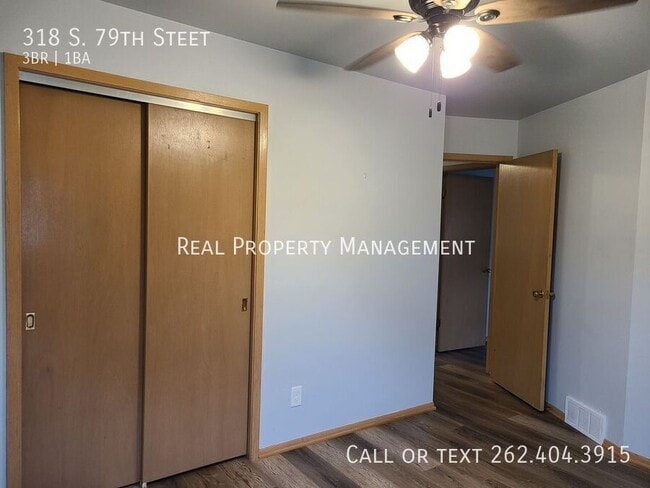 Building Photo - 318 S 79th St