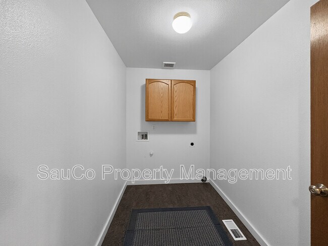 Building Photo - 245 Trillium St