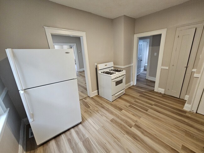 Building Photo - 942 Eddy Rd