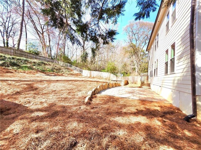 Building Photo - 1112 Shepherds Ln NE