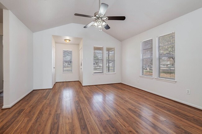 Building Photo - February Move In Available!  Cute 3 Bed, 1...