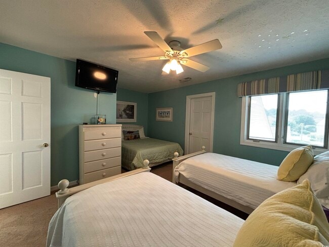 Building Photo - 4034 Fairway Lakes Dr