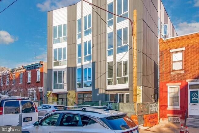 Building Photo - 1221 E Fletcher St