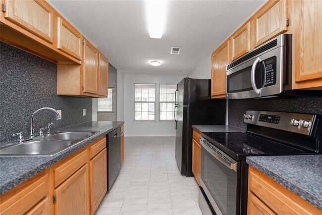 Building Photo - 10680 Royal York Dr