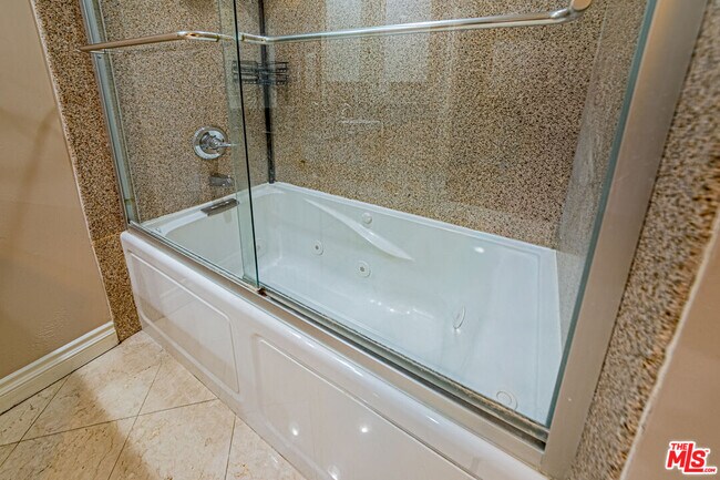 Building Photo - 3061 W 12th Pl