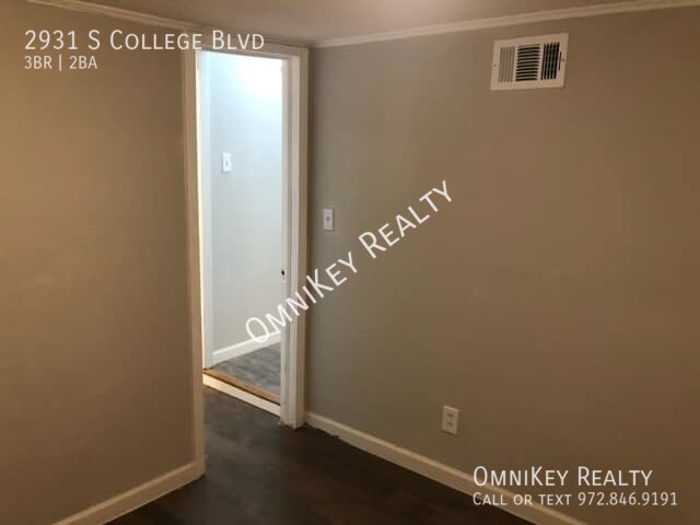 Building Photo - 2931 S College Blvd