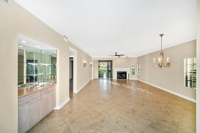 Building Photo - 7669 Fairway Woods Dr