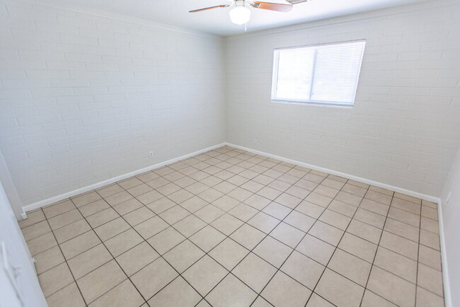 Building Photo - 1309 N Arbor Ave