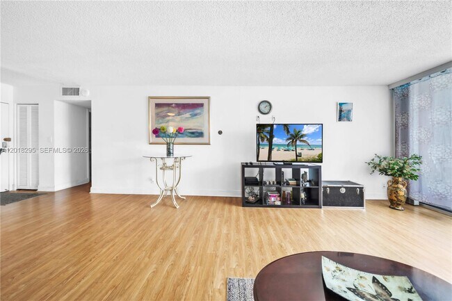 Building Photo - 2101 S Ocean Dr